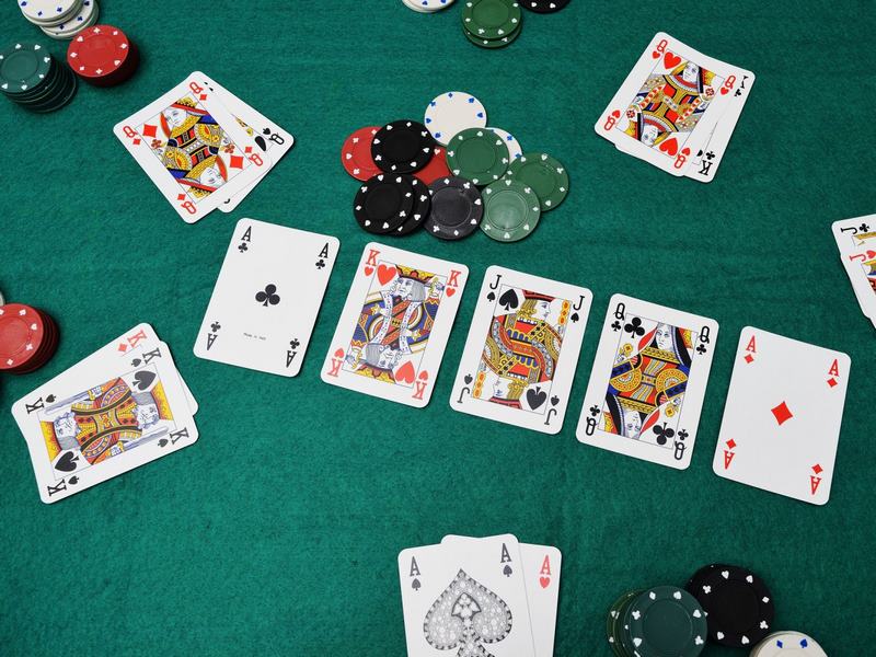 Người mới nên hiểu thứ tự giá trị của cây bài poker