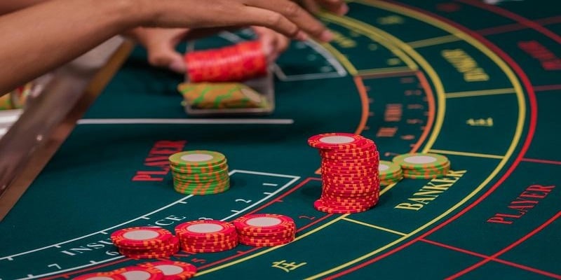 Đánh baccarat là gì? Cách chơi game bách trúng bách thắng